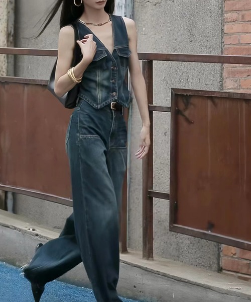 FAVORITO（ファヴォリート）の「デニムベストワイドパンツセットアップ（セットアップ・レディース・ダークブルー・S/M/L）」の3枚目の写真