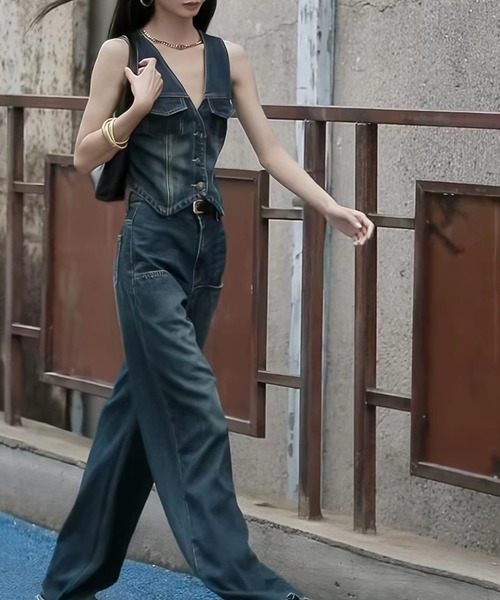 FAVORITO（ファヴォリート）の「デニムベストワイドパンツセットアップ（セットアップ・レディース・ダークブルー・S/M/L）」の4枚目の写真
