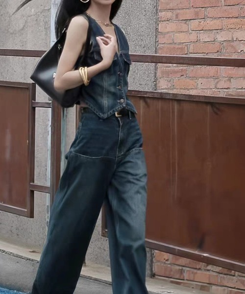 FAVORITO（ファヴォリート）の「デニムベストワイドパンツセットアップ（セットアップ・レディース・ダークブルー・S/M/L）」の5枚目の写真