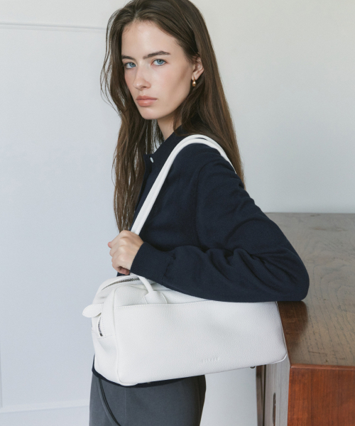 SIYAZU（シヤジュ）の「SIAC3137 Puff Bag_Ivory（ショルダーバッグ・レディース・アイボリー・ONE）」の2枚目の写真