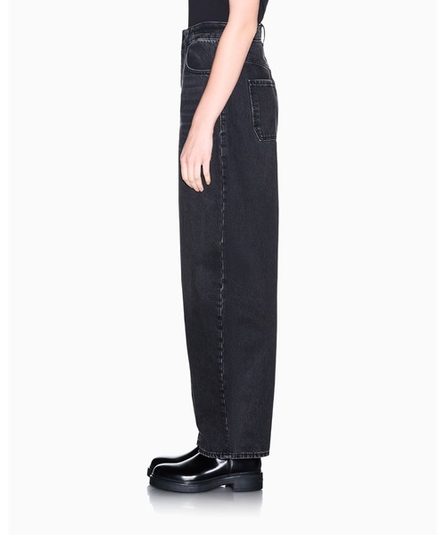 ARMANI EXCHANGE(アルマーニエクスチェンジ)の「【A|X アルマーニ エクスチェンジ】ウォッシュドブラック デニムパンツ_J07 BARREL(デニムパンツ・レディース・ブラック・28inch/27inch/26inch/25inch/24inch/30inch/29inch)」の2枚目の写真