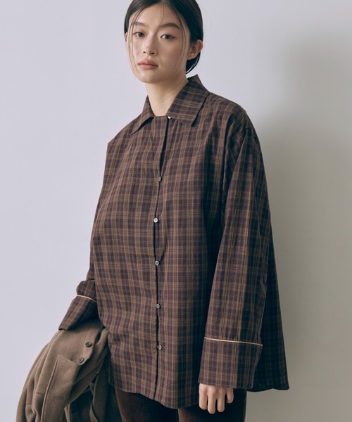 EN NEUME(エンノイム)の「Satin Piping Checked Pajama Shirt(シャツ/ブラウス・レディース・ブラック/ブラウン/ライトベージュ・1/0)」の2枚目の写真