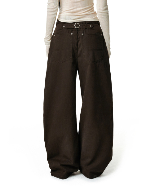DECET WOMEN(デケット ウーマン)の「Cinchback バレル ワイドレッグパンツ DCWPT022BROWN(その他パンツ・レディース・その他・X-SMALL/LARGE/MEDIUM/SMALL)」の2枚目の写真