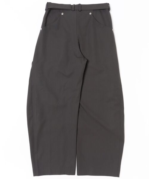 CONZ(コンズ)の「curve leg trousers belted(スラックス・メンズ・ブラック/ダークグレー/カーキ・3/4/1/2)」の4枚目の写真