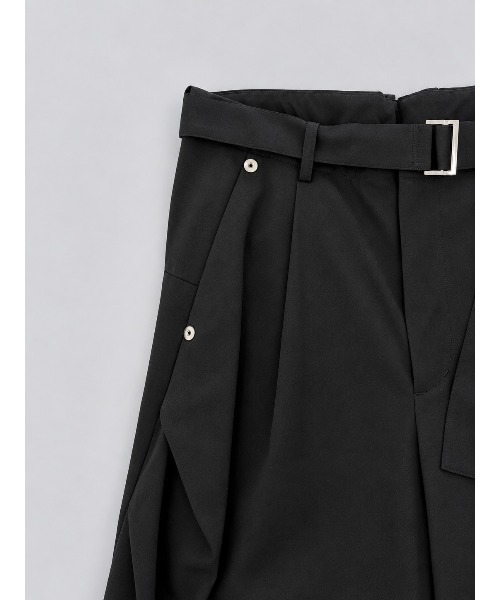 CONZ(コンズ)の「curve leg trousers belted(スラックス・メンズ・ブラック/ダークグレー/カーキ・3/4/1/2)」の6枚目の写真