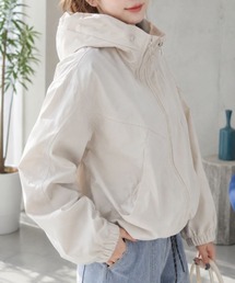 デイリーからアウトドアまで幅広く活躍! フード付きライトジャケット