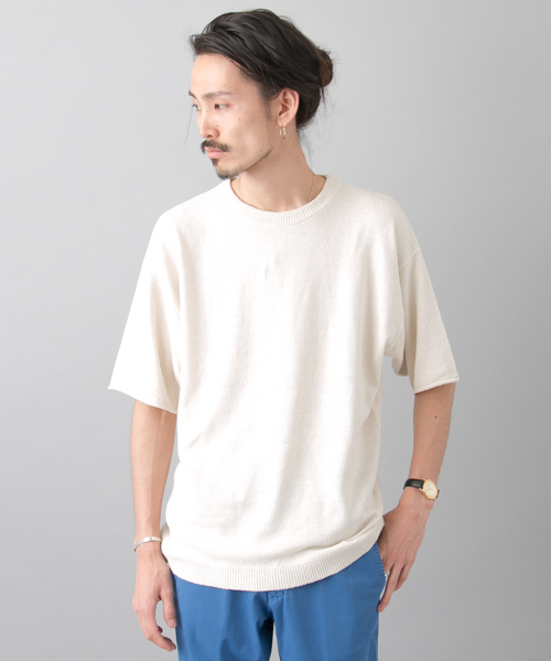 URBAN RESEARCH（アーバンリサーチ）の「UR ローシルクS/Sルーズニット（ニット/セーター・メンズ・チャコールグレー/オフホワイト/ネイビー/ブルー系その他・MEDIUM/LARGE）」の2枚目の写真