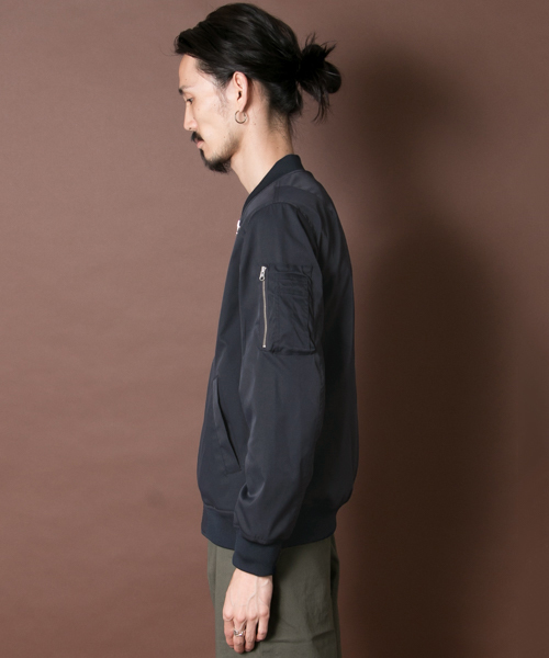 URBAN RESEARCH(アーバンリサーチ)の「UR MA-1(MA-1・メンズ・ブラック/カーキ/ネイビー/インディゴブルー・LARGE/MEDIUM)」の19枚目の写真