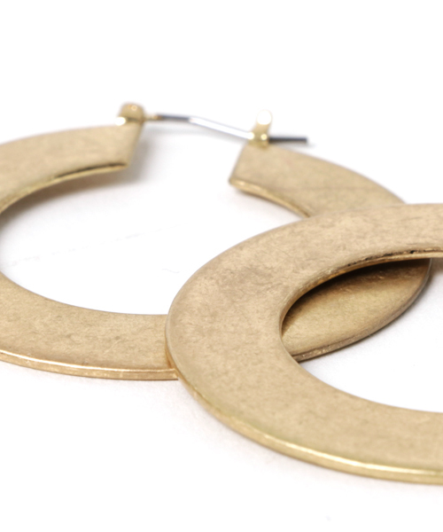 MOUSSY（マウジー）の「WIDE HOOP EARRING（ピアス（両耳用）・レディース・ゴールド/シルバー・FREE）」の4枚目の写真