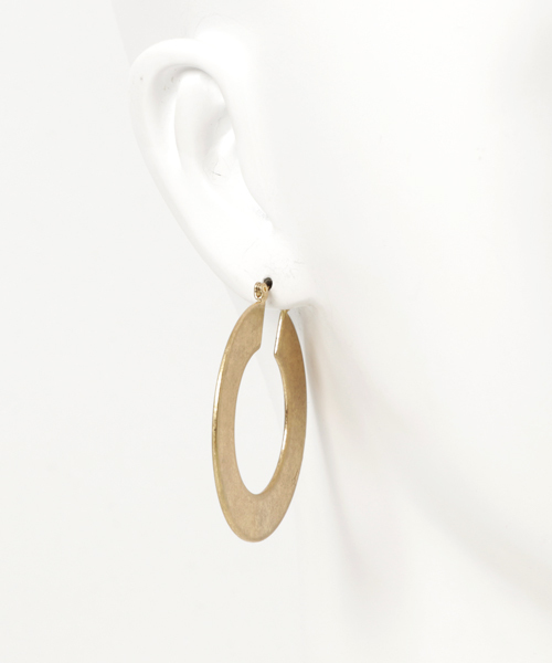 MOUSSY（マウジー）の「WIDE HOOP EARRING（ピアス（両耳用）・レディース・ゴールド/シルバー・FREE）」の5枚目の写真