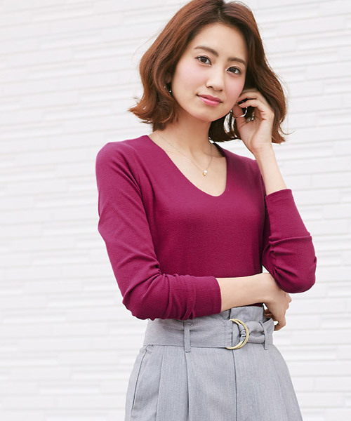 Pierrot（ピエロ）の「1枚でも透けにくい前身頃2枚仕立て Vネックテレコリブカットソー（Tシャツ/カットソー・レディース・オフホワイト/杢グレー/ブラック/カーキ/ネイビー/ブラック×ホワイト/ブラウン系その他/ブルー/マスタード/ホワイト×ブラック/グリーン/レッド/イエロー/パープル系その他/グリーン系その他/ライトブルー/イエロー系その他/ブルー系その他2/ブラウン系その他2/アイボリー/ブルー系その他/ライトベージュ/オレンジ系その他/グリーン系その他2/ライトグレー/ブラウン・M/L）」の21枚目の写真