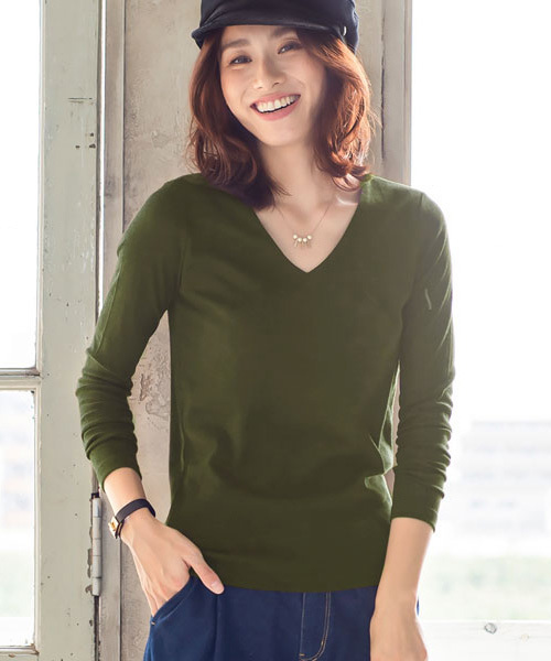 Pierrot（ピエロ）の「1枚でも透けにくい前身頃2枚仕立て Vネックテレコリブカットソー（Tシャツ/カットソー・レディース・オフホワイト/杢グレー/ブラック/カーキ/ネイビー/ブラック×ホワイト/ブラウン系その他/ブルー/マスタード/ホワイト×ブラック/グリーン/レッド/イエロー/パープル系その他/グリーン系その他/ライトブルー/イエロー系その他/ブルー系その他2/ブラウン系その他2/アイボリー/ブルー系その他/ライトベージュ/オレンジ系その他/グリーン系その他2/ライトグレー/ブラウン・M/L）」の12枚目の写真