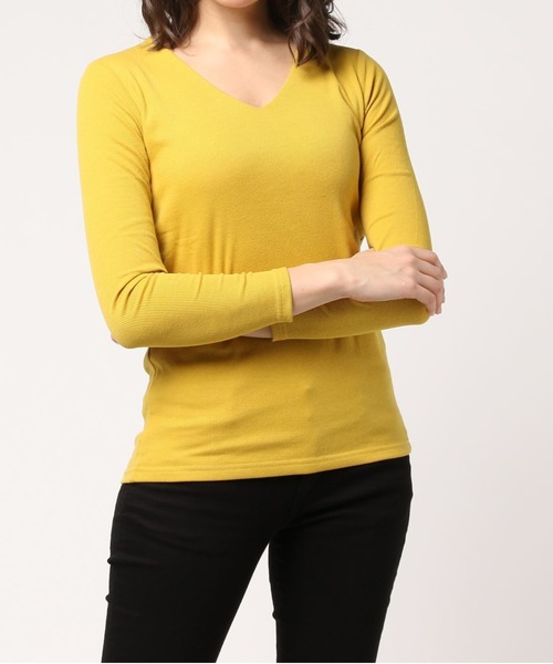 Pierrot（ピエロ）の「1枚でも透けにくい前身頃2枚仕立て Vネックテレコリブカットソー（Tシャツ/カットソー・レディース・オフホワイト/杢グレー/ブラック/カーキ/ネイビー/ブラック×ホワイト/ブラウン系その他/ブルー/マスタード/ホワイト×ブラック/グリーン/レッド/イエロー/パープル系その他/グリーン系その他/ライトブルー/イエロー系その他/ブルー系その他2/ブラウン系その他2/アイボリー/ブルー系その他/ライトベージュ/オレンジ系その他/グリーン系その他2/ライトグレー/ブラウン・M/L）」の22枚目の写真