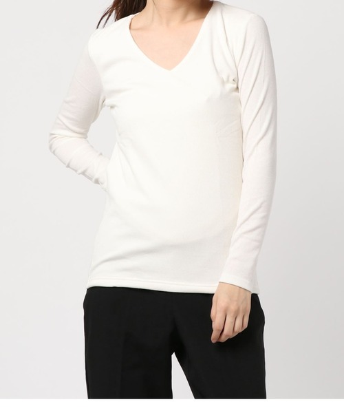 Pierrot（ピエロ）の「1枚でも透けにくい前身頃2枚仕立て Vネックテレコリブカットソー（Tシャツ/カットソー・レディース・オフホワイト/杢グレー/ブラック/カーキ/ネイビー/ブラック×ホワイト/ブラウン系その他/ブルー/マスタード/ホワイト×ブラック/グリーン/レッド/イエロー/パープル系その他/グリーン系その他/ライトブルー/イエロー系その他/ブルー系その他2/ブラウン系その他2/アイボリー/ブルー系その他/ライトベージュ/オレンジ系その他/グリーン系その他2/ライトグレー/ブラウン・M/L）」の3枚目の写真