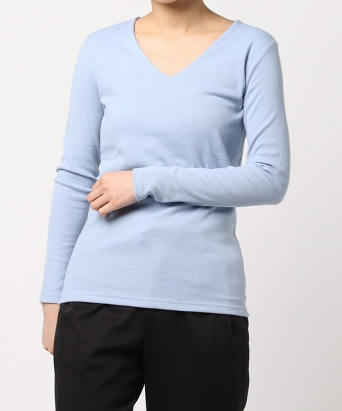 Pierrot（ピエロ）の「1枚でも透けにくい前身頃2枚仕立て Vネックテレコリブカットソー（Tシャツ/カットソー・レディース・オフホワイト/杢グレー/ブラック/カーキ/ネイビー/ブラック×ホワイト/ブラウン系その他/ブルー/マスタード/ホワイト×ブラック/グリーン/レッド/イエロー/パープル系その他/グリーン系その他/ライトブルー/イエロー系その他/ブルー系その他2/ブラウン系その他2/アイボリー/ブルー系その他/ライトベージュ/オレンジ系その他/グリーン系その他2/ライトグレー/ブラウン・M/L）」の16枚目の写真