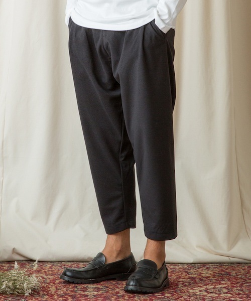 rehacer(レアセル)の「Waterproof Tuck Pants Made in Japan(スラックス・メンズ・グレー/ブラック・SMALL/MEDIUM/LARGE)」の2枚目の写真