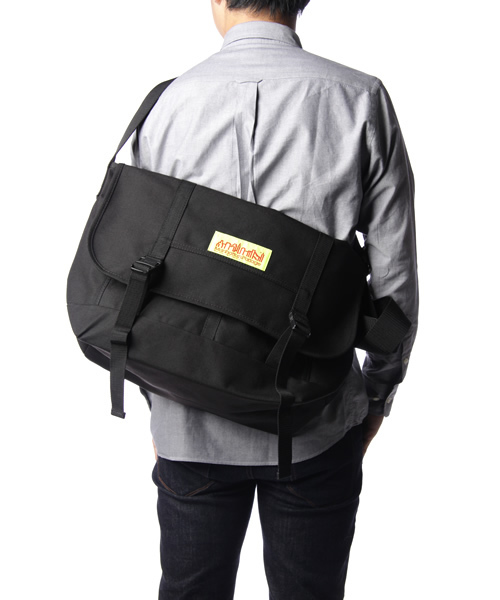 Manhattan Portage（マンハッタンポーテージ）の「Bike Messenger L（メッセンジャーバッグ・メンズ・ブラック/ネイビー/パープル/レッド/グレー/グリーン系カモフラージュ・LARGE）」の9枚目の写真