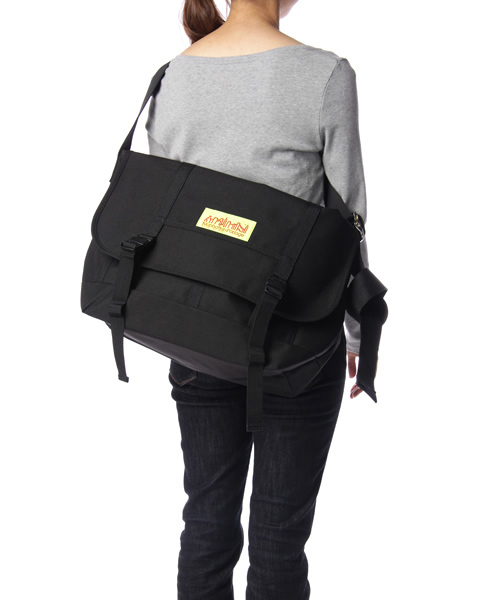 Manhattan Portage（マンハッタンポーテージ）の「Bike Messenger L（メッセンジャーバッグ・メンズ・ブラック/ネイビー/パープル/レッド/グレー/グリーン系カモフラージュ・LARGE）」の10枚目の写真