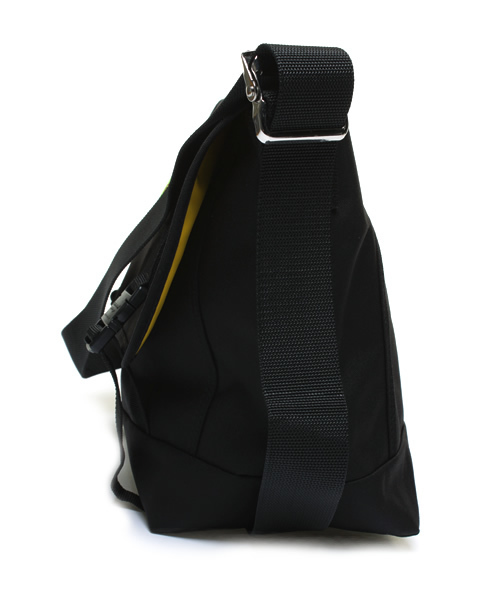 Manhattan Portage（マンハッタンポーテージ）の「Bike Messenger L（メッセンジャーバッグ・メンズ・ブラック/ネイビー/パープル/レッド/グレー/グリーン系カモフラージュ・LARGE）」の8枚目の写真