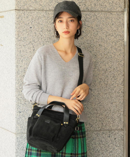 folna(フォルナ)の「【WEB限定】【別注】<Folna>∴コーデュロイ×ボアポケットショルダーバッグ -2WAY-(ショルダーバッグ・レディース・ブラック/グレー/ベージュ・FREE)」の1枚目の写真