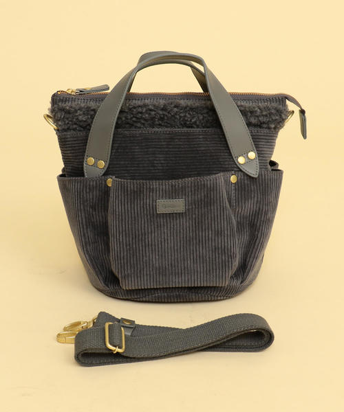 folna(フォルナ)の「【WEB限定】【別注】<Folna>∴コーデュロイ×ボアポケットショルダーバッグ -2WAY-(ショルダーバッグ・レディース・ブラック/グレー/ベージュ・FREE)」の4枚目の写真