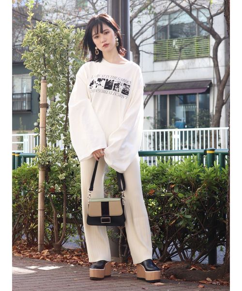 MURUA（ムルーア）の「CATロングTシャツ（Tシャツ/カットソー・レディース・ホワイト/ブラック/ラベンダー・FREE）」の5枚目の写真