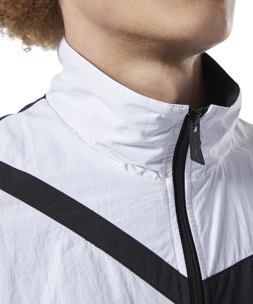 Reebok（リーボック）の「クラシックス ベクター トラックジャケット / Classics Vector Track Jacket（ナイロンジャケット・メンズ・グリーン/エメラルド/イエロー×ブラック/ブラック×ホワイト/ネイビー×ホワイト/ネイビー/ホワイト・SMALL/MEDIUM/LARGE/X-LARGE/XX-LARGE/XXX-LARGE/X-SMALL）」の17枚目の写真