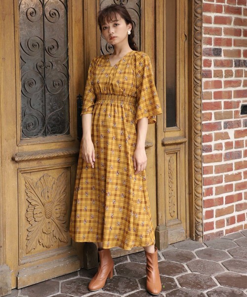 one after another NICE CLAUP（ワンアフターアナザーナイスクラップ）の「【ZOZO限定】カシュクールフレアロングワンピース（ワンピース・レディース・ブラック系その他/グリーン系その他/イエロー系その他/ピンク系その他・FREE）」の4枚目の写真