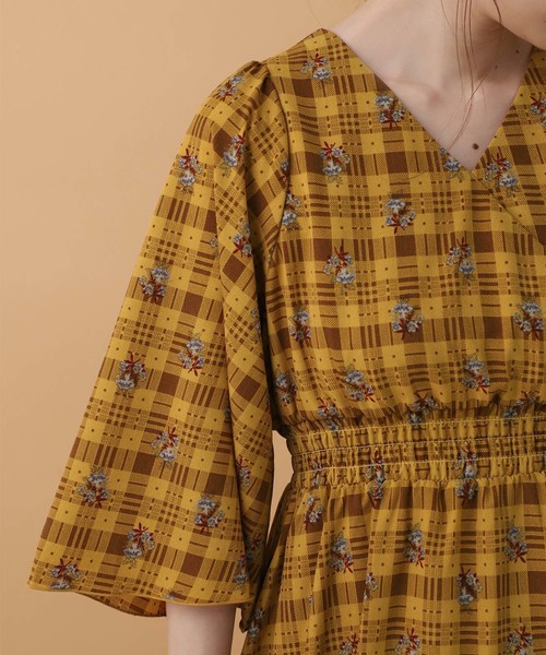 one after another NICE CLAUP（ワンアフターアナザーナイスクラップ）の「【ZOZO限定】カシュクールフレアロングワンピース（ワンピース・レディース・ブラック系その他/グリーン系その他/イエロー系その他/ピンク系その他・FREE）」の14枚目の写真