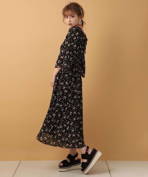 one after another NICE CLAUP（ワンアフターアナザーナイスクラップ）の「【ZOZO限定】カシュクールフレアロングワンピース（ワンピース・レディース・ブラック系その他/グリーン系その他/イエロー系その他/ピンク系その他・FREE）」の17枚目の写真