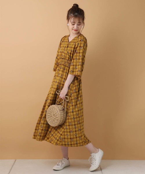 one after another NICE CLAUP（ワンアフターアナザーナイスクラップ）の「【ZOZO限定】カシュクールフレアロングワンピース（ワンピース・レディース・ブラック系その他/グリーン系その他/イエロー系その他/ピンク系その他・FREE）」の9枚目の写真