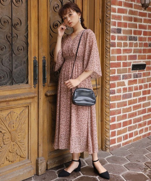 one after another NICE CLAUP（ワンアフターアナザーナイスクラップ）の「【ZOZO限定】カシュクールフレアロングワンピース（ワンピース・レディース・ブラック系その他/グリーン系その他/イエロー系その他/ピンク系その他・FREE）」の13枚目の写真