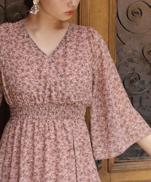 one after another NICE CLAUP（ワンアフターアナザーナイスクラップ）の「【ZOZO限定】カシュクールフレアロングワンピース（ワンピース・レディース・ブラック系その他/グリーン系その他/イエロー系その他/ピンク系その他・FREE）」の11枚目の写真