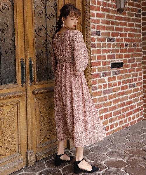 one after another NICE CLAUP（ワンアフターアナザーナイスクラップ）の「【ZOZO限定】カシュクールフレアロングワンピース（ワンピース・レディース・ブラック系その他/グリーン系その他/イエロー系その他/ピンク系その他・FREE）」の10枚目の写真