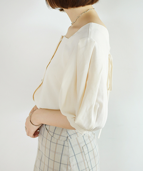 PairPair（ペアペア）の「スクエアネックバックリボンブラウス（シャツ/ブラウス・レディース・ブラック/アイボリー・FREE）」の8枚目の写真