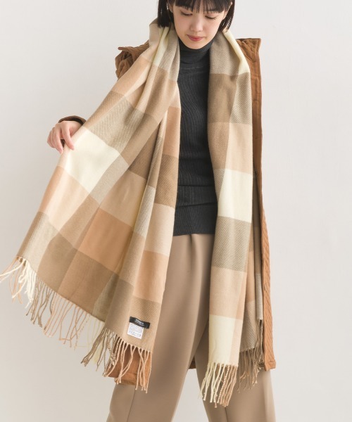 OMNES（オムネス）の「ウール混大判チェックフリンジストール（ストール/ショール・レディース・ホワイト系その他/ブラック系その他/グレー系その他/ブラウン系その他/グリーン系その他/ブルー系その他/パープル系その他/レッド系その他/ブラック系その他2/グレー系その他2/グレー系その他3/ブラウン系その他2/ブラウン系その他3/ブルー系その他2/レッド系その他2・FREE）」の6枚目の写真