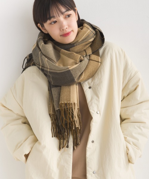 OMNES（オムネス）の「ウール混大判チェックフリンジストール（ストール/ショール・レディース・ホワイト系その他/ブラック系その他/グレー系その他/ブラウン系その他/グリーン系その他/ブルー系その他/パープル系その他/レッド系その他/ブラック系その他2/グレー系その他2/グレー系その他3/ブラウン系その他2/ブラウン系その他3/ブルー系その他2/レッド系その他2・FREE）」の9枚目の写真