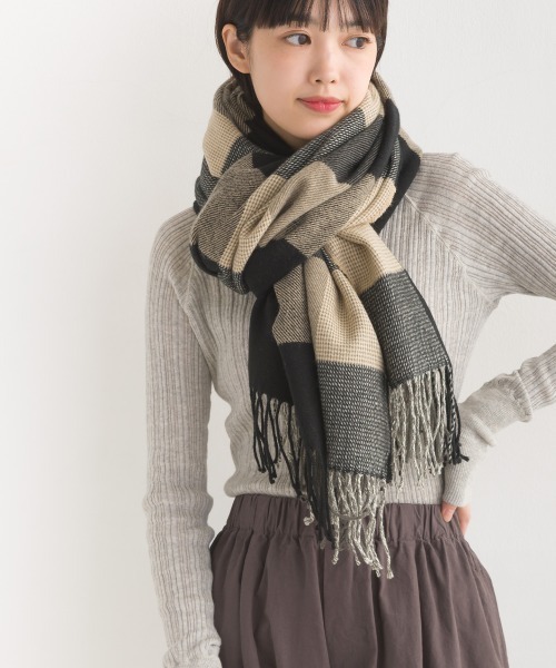 OMNES（オムネス）の「ウール混大判チェックフリンジストール（ストール/ショール・レディース・ホワイト系その他/ブラック系その他/グレー系その他/ブラウン系その他/グリーン系その他/ブルー系その他/パープル系その他/レッド系その他/ブラック系その他2/グレー系その他2/グレー系その他3/ブラウン系その他2/ブラウン系その他3/ブルー系その他2/レッド系その他2・FREE）」の17枚目の写真