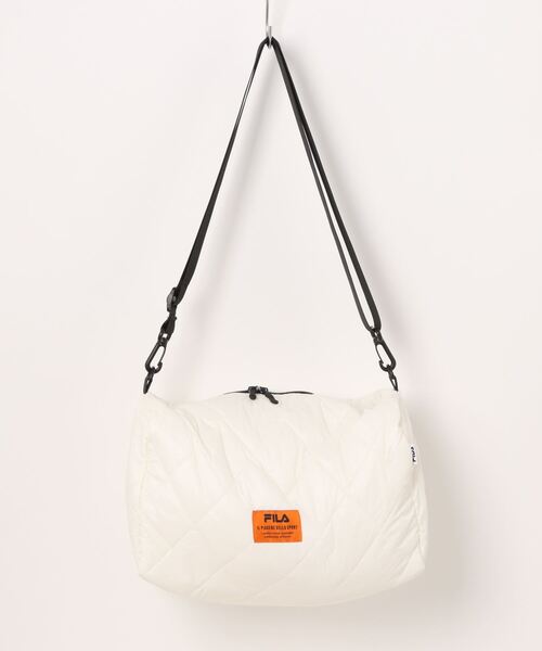 FILA（フィラ）の「FILA フィラ ブランド ロゴ 大容量 パデット キルティング ショルダーベルト パラコードハンドル 2WAY ドラム ショルダーバッグ 約25L（ショルダーバッグ・レディース・ブラック系/カーキ/アイボリー/ブラック/ブラック×レッド/トリコロール/ピンク・FREE）」の16枚目の写真