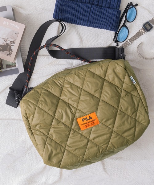 FILA（フィラ）の「FILA フィラ ブランド ロゴ 大容量 パデット キルティング ショルダーベルト パラコードハンドル 2WAY ドラム ショルダーバッグ 約25L（ショルダーバッグ・レディース・ブラック系/カーキ/アイボリー/ブラック/ブラック×レッド/トリコロール/ピンク・FREE）」の8枚目の写真