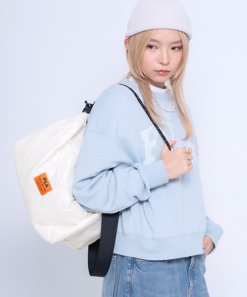 FILA（フィラ）の「FILA フィラ ブランド ロゴ 大容量 パデット キルティング ショルダーベルト パラコードハンドル 2WAY ドラム ショルダーバッグ 約25L（ショルダーバッグ・レディース・ブラック系/カーキ/アイボリー/ブラック/ブラック×レッド/トリコロール/ピンク・FREE）」の10枚目の写真