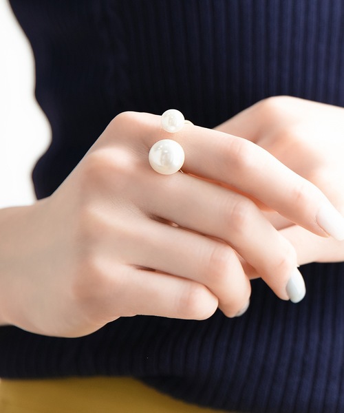 Phoebe（フィービィー）の「【シリーズ累計販売　10,000点突破！】【サイズ調整可能】Eye catchingパールリング（リング・レディース・ホワイト/ゴールド・FREE）」の3枚目の写真