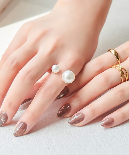 Phoebe（フィービィー）の「【シリーズ累計販売　10,000点突破！】【サイズ調整可能】Eye catchingパールリング（リング・レディース・ホワイト/ゴールド・FREE）」の15枚目の写真