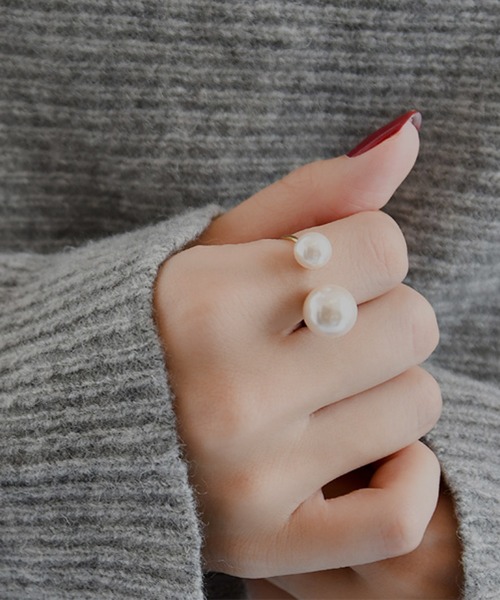 Phoebe(フィービィー)の「【シリーズ累計販売 10,000点突破!】【サイズ調整可能】Eye catchingパールリング<動画あり>(リング・レディース・ホワイト/ゴールド・FREE)」の21枚目の写真