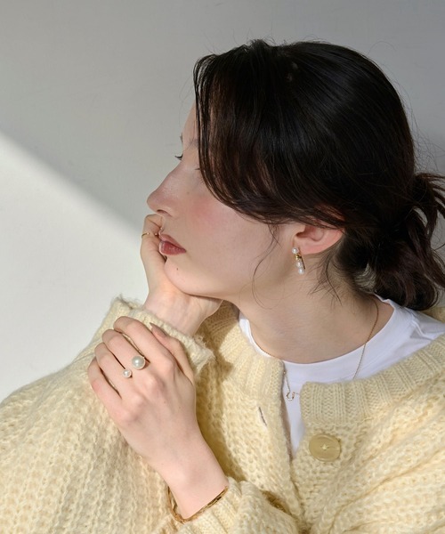 Phoebe(フィービィー)の「【シリーズ累計販売 10,000点突破!】【サイズ調整可能】Eye catchingパールリング<動画あり>(リング・レディース・ホワイト/ゴールド・FREE)」の17枚目の写真