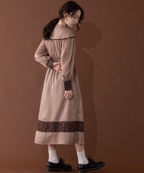 idem（イデム）の「paisley gathered onepiece/ペイズリーギャザーワンピース（ワンピース・レディース・ベージュ/ライトグレー・FREE）」の5枚目の写真