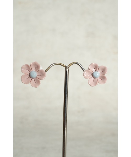 CHACO （FLOWER ACCESSORY）（チャコ）の「CHACO/ ピンクcherryのイヤリング（イヤリング・レディース・ベビーピンク・FREE）」の8枚目の写真