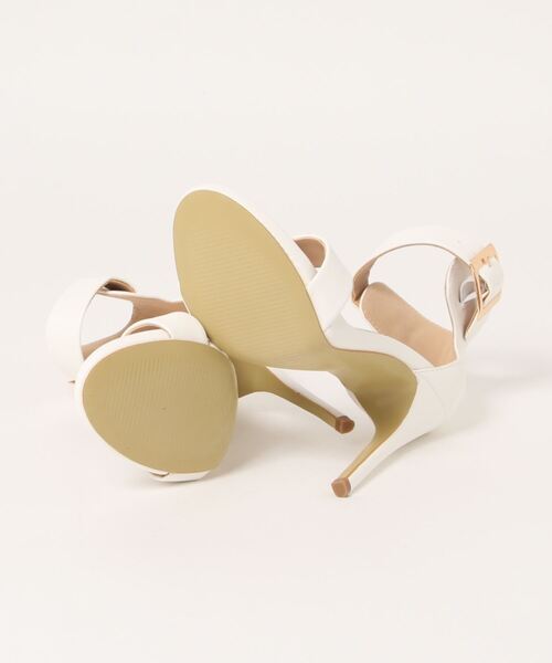 Anuenue（アヌエヌエ）の「シルクサテン ベルトストラップサンダル（サンダル・レディース・ホワイト/ピンク/ブラック・22.5cm/23.5cm/24.5cm/23.0cm/24.0cm/25.0cm）」の4枚目の写真