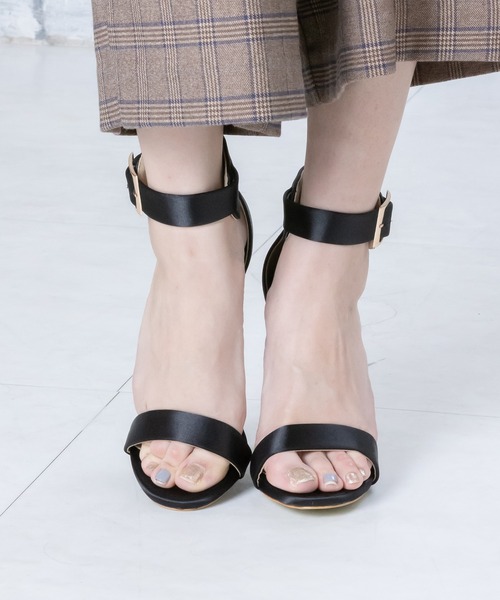 Anuenue（アヌエヌエ）の「シルクサテン ベルトストラップサンダル（サンダル・レディース・ホワイト/ピンク/ブラック・22.5cm/23.5cm/24.5cm/23.0cm/24.0cm/25.0cm）」の15枚目の写真