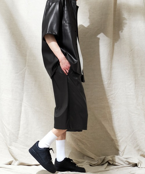 EMMA CLOTHES（エマクローズ）の「シンセティックレザー ワイド2タックショーツ EMMA CLOTHES（その他パンツ・メンズ・ブラック/グレイッシュベージュ・M/L）」の10枚目の写真